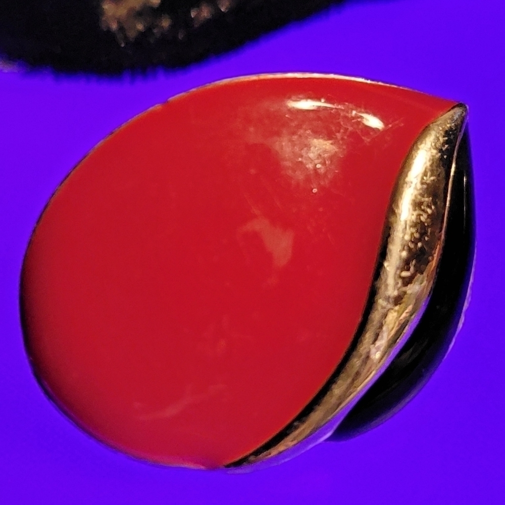 Vintage Teardrop Red Enamel, Black and Goldtone Pierced Earrings - Picture 5 of 9
